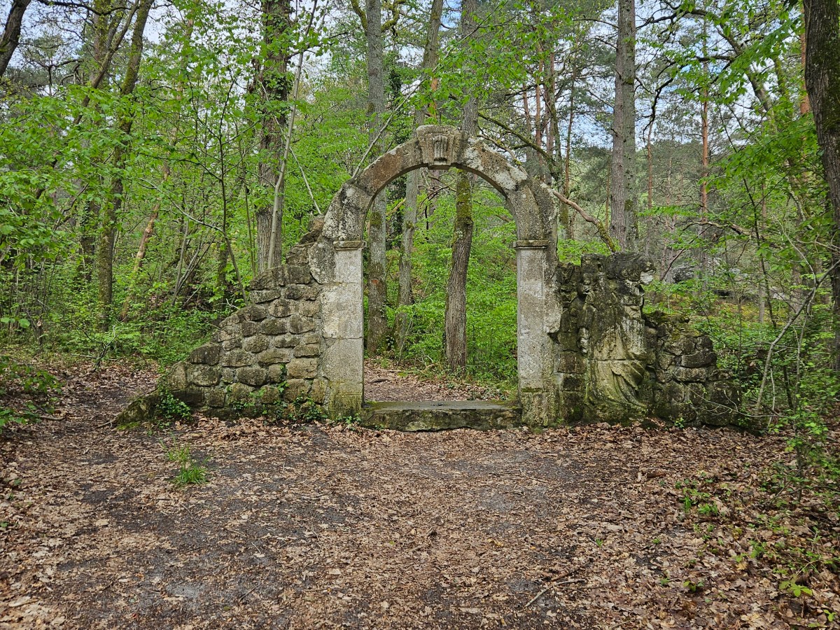 Nemours / Bourron-Marlotte 26 km: Ruines et&nbsp;grottes